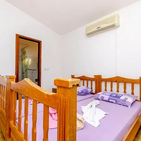 Lorena Appartement *